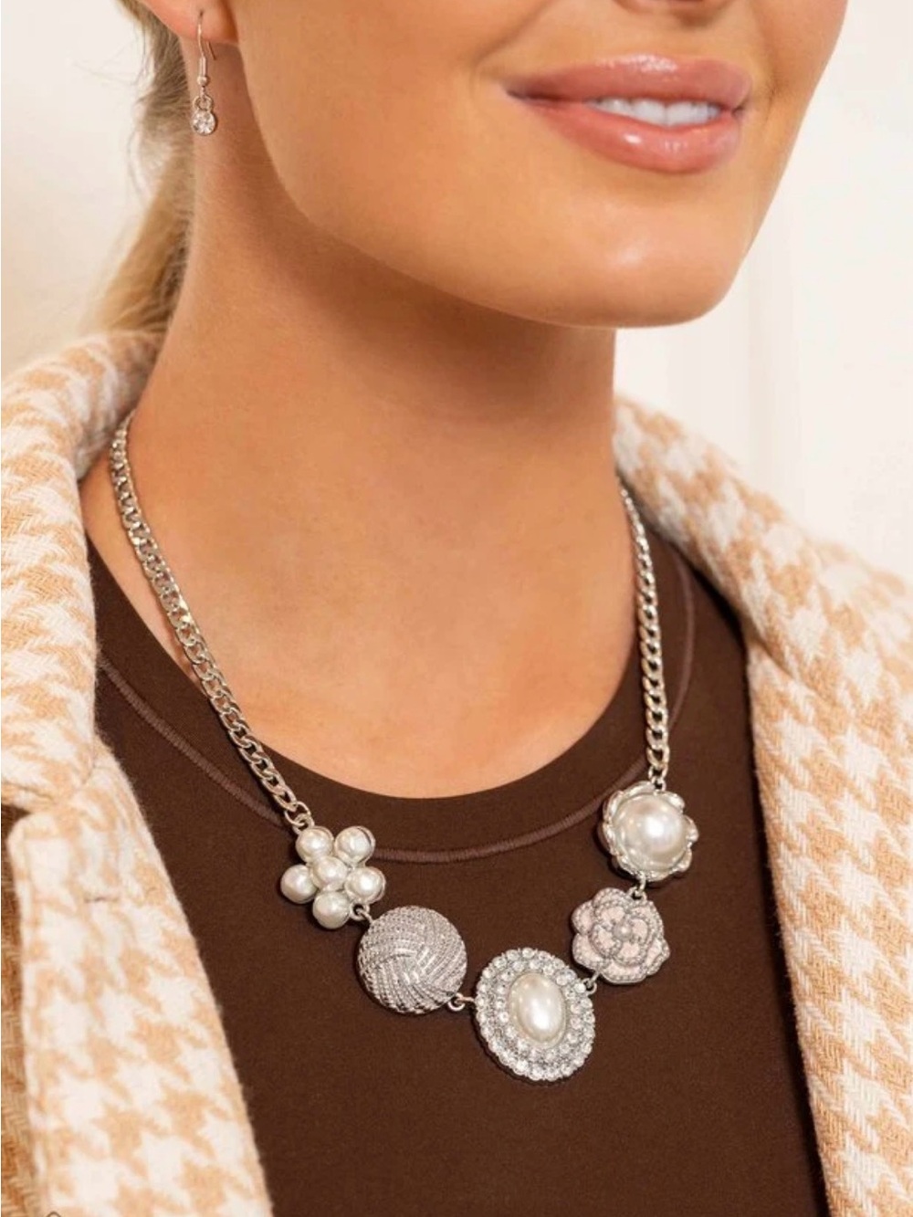 Paparazzi Necklace ~ Sophisticated Style - White